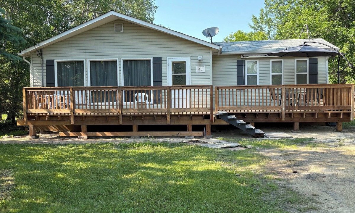 Chalet Beach Cabin | Making memories in Matlock,MB
