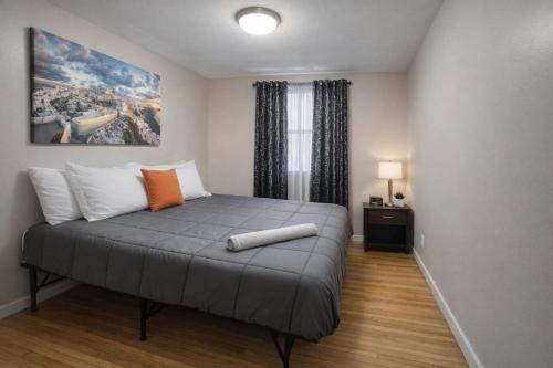 Kenmore Apartment | Maple Crest Residence (Minutes to the Fall)