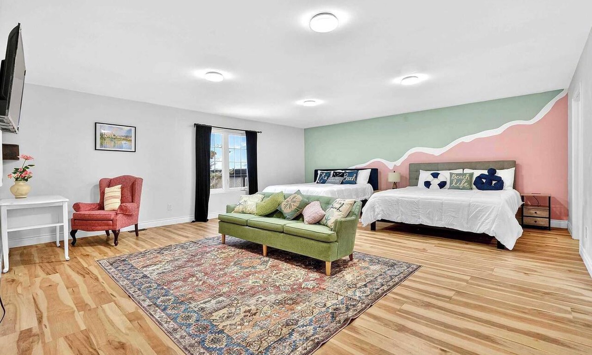 Port Colborne Apartment | Massive Master BD 2 Kings Plus Ensuite