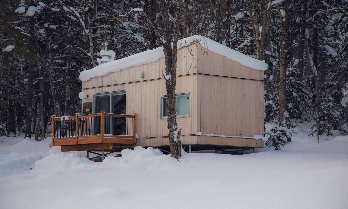 Notre-Dame-Auxiliatrice-de-Buckland Ski Chalet | Micro-Cabine in the Moutains | Solstice 1