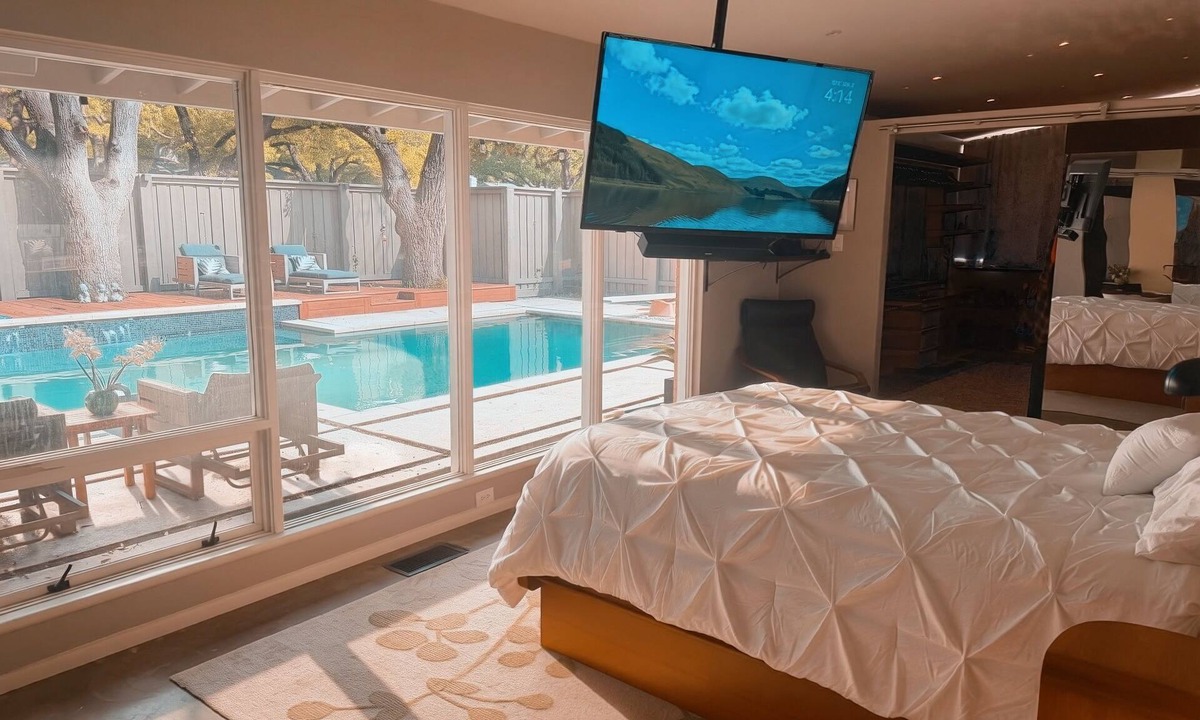 Northwest Dallas House | Mid-Century Modern Oasis w/Pool, Hot Tub & Fire Pit - Perfect for Families!