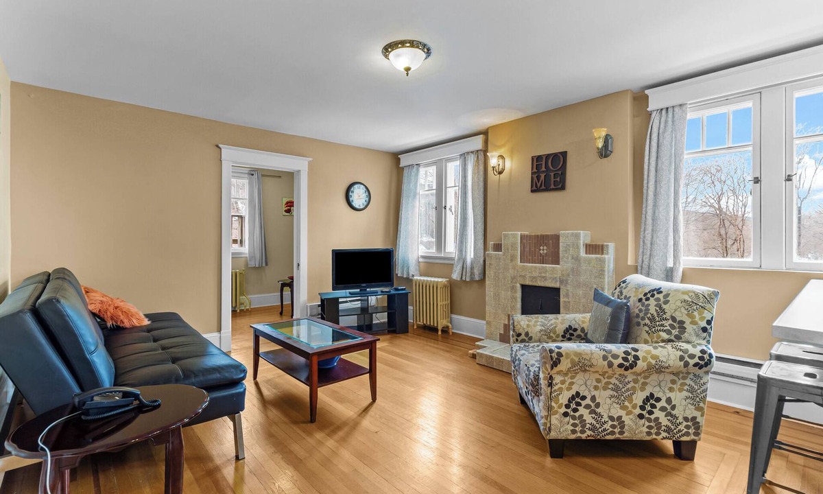Waterford Valley Apartment | Midstream Executive 2BR Wi-Fi Parking