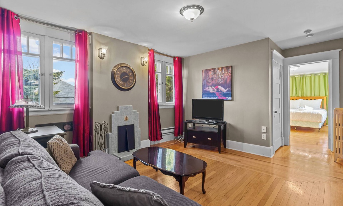 Waterford Valley Apartment | Midstream Manor 1BR Parking WiFi