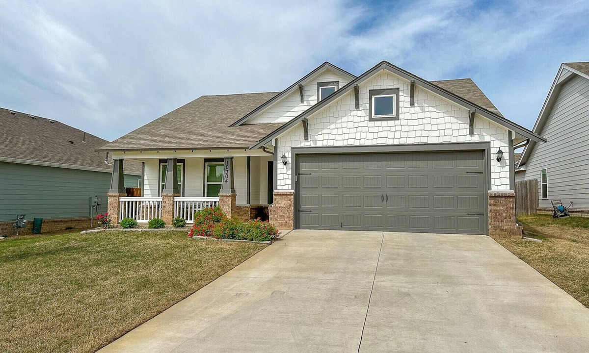 Owasso House | Minutes from Tulsa! Come relax with the family in this pet friendly home