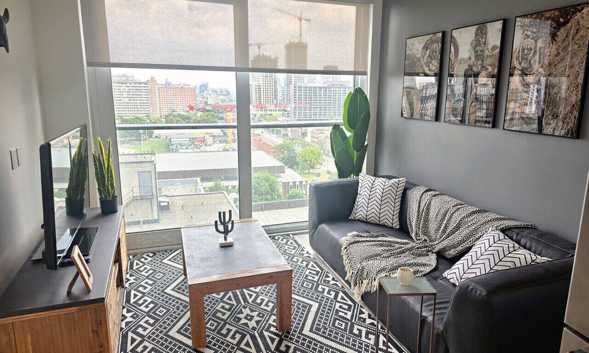Downtown Toronto Apartment | Modern 1BR Apt with Stunning Views and Pool Access