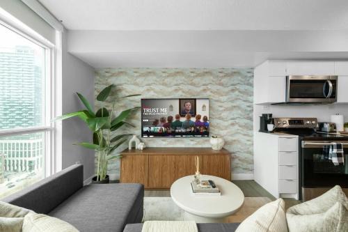 CityPlace Apartment | Modern 1BR Condo Walk to CN Tower & Rogers Centre