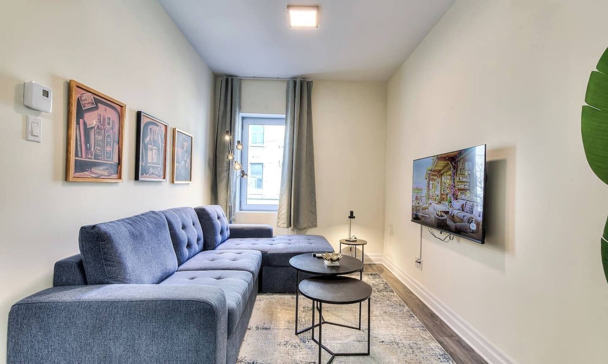 Gay Village Apartment | Modern 1BR on Sainte-Catherine | Walk to Metro