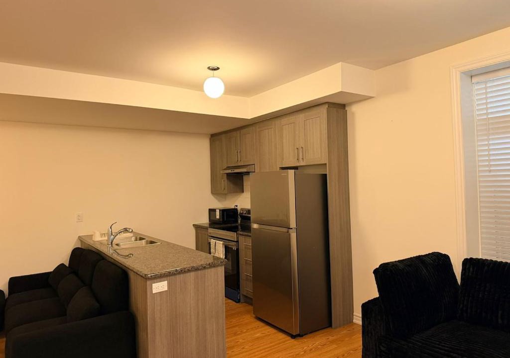 Airport Road Business Centre House | Modern 2 Bedroom Suite Near Airport Free Parking