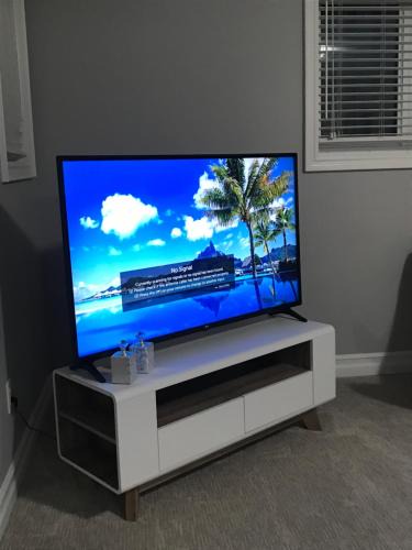 Ruthven House | Modern 2BR Basement appartment