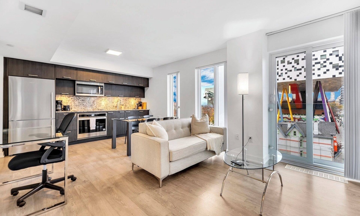 Grange Park Condo | Modern 2BR Downtown Toronto Condo | Near Queen St & Univ Ave | Work-Friendly