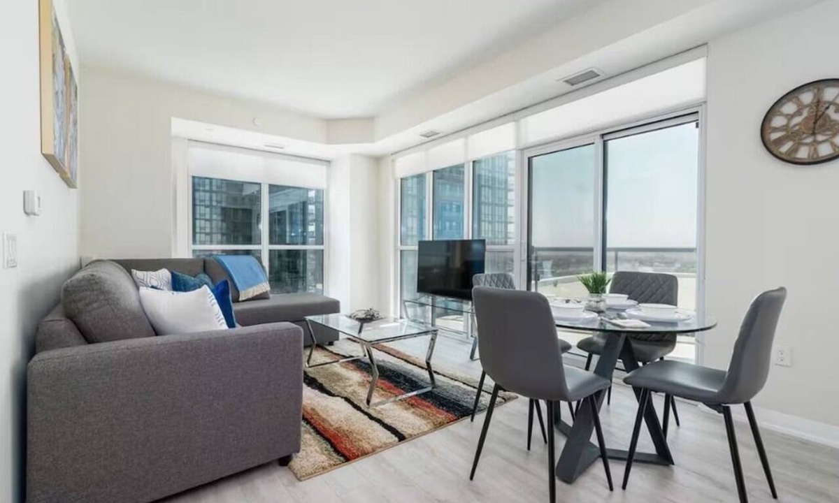 Central Waterfront Apartment | Modern 2BR Downtown Toronto Apartment Near Waterfront