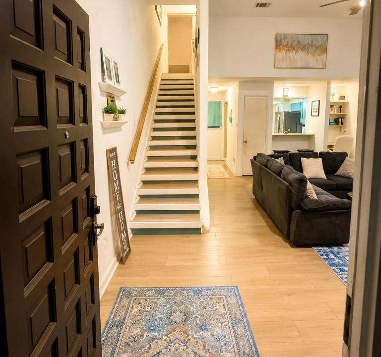 Euless Apartment | Modern 3 Story Home 9 Min to DFW w King Suite Pool
