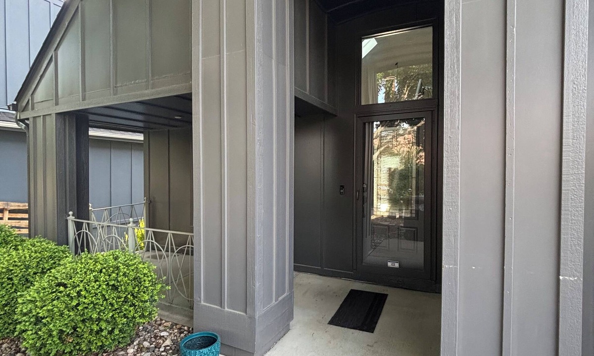 Dahlman House | Modern 3bed 2.5bath house near downtown Omaha
