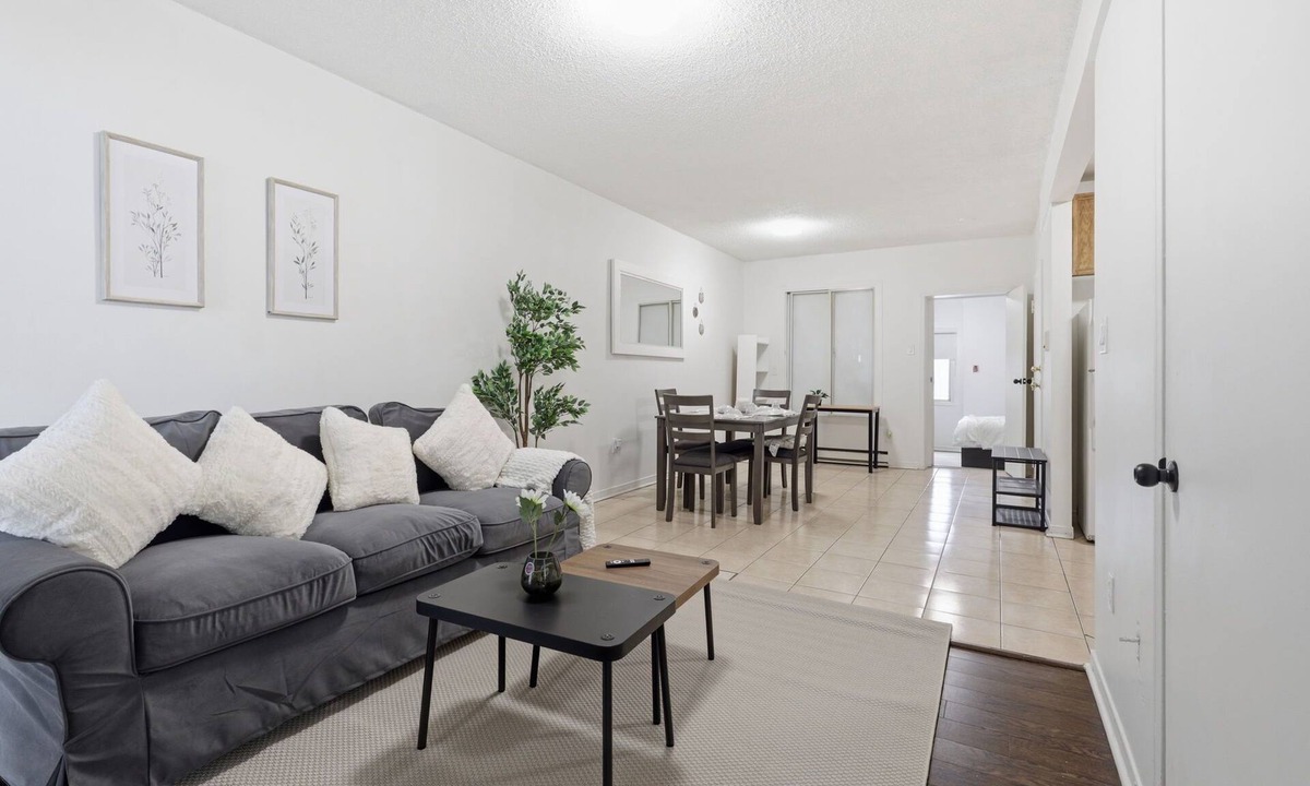 Parkdale Apartment | Modern 3BR Urban Haven in Downtown Toronto