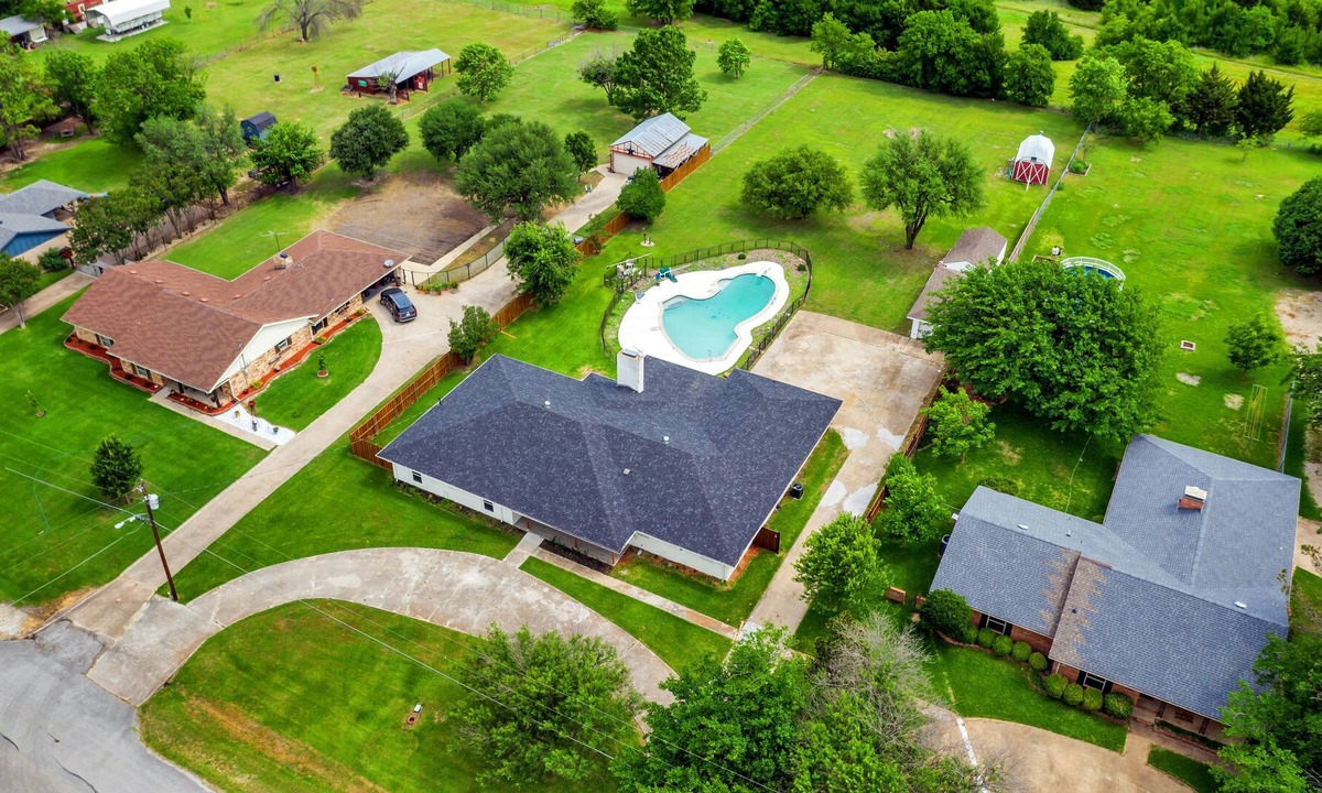 Mesquite House | Modern and Spacious Farmhouse with TONS of room and POOL!