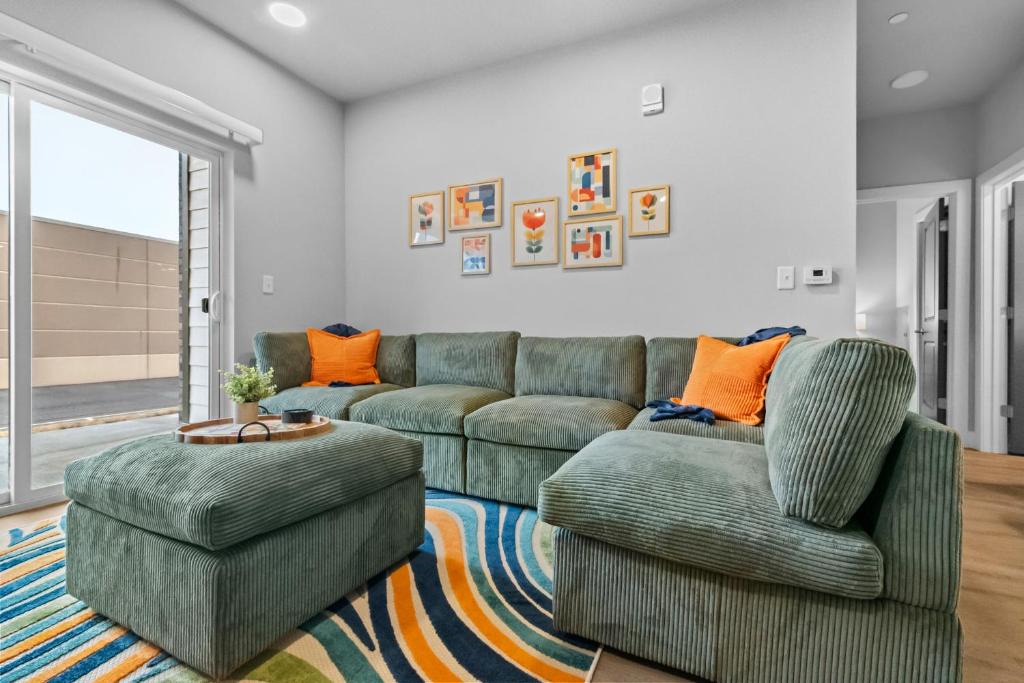 Rogers Apartment | Modern Apt,Pool, Gym, In-Unit Bike Storage