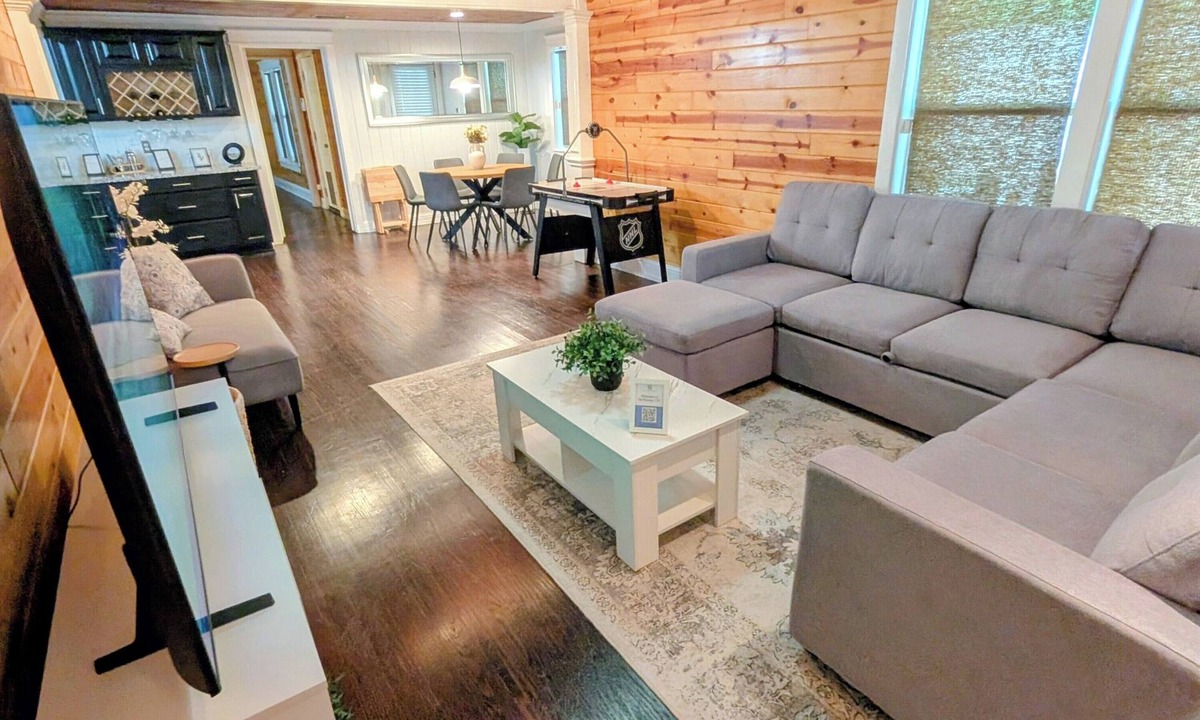 McKinney Cottage | Modern Cabin Style Cottage 1-Block from Historic Downtown McKinney