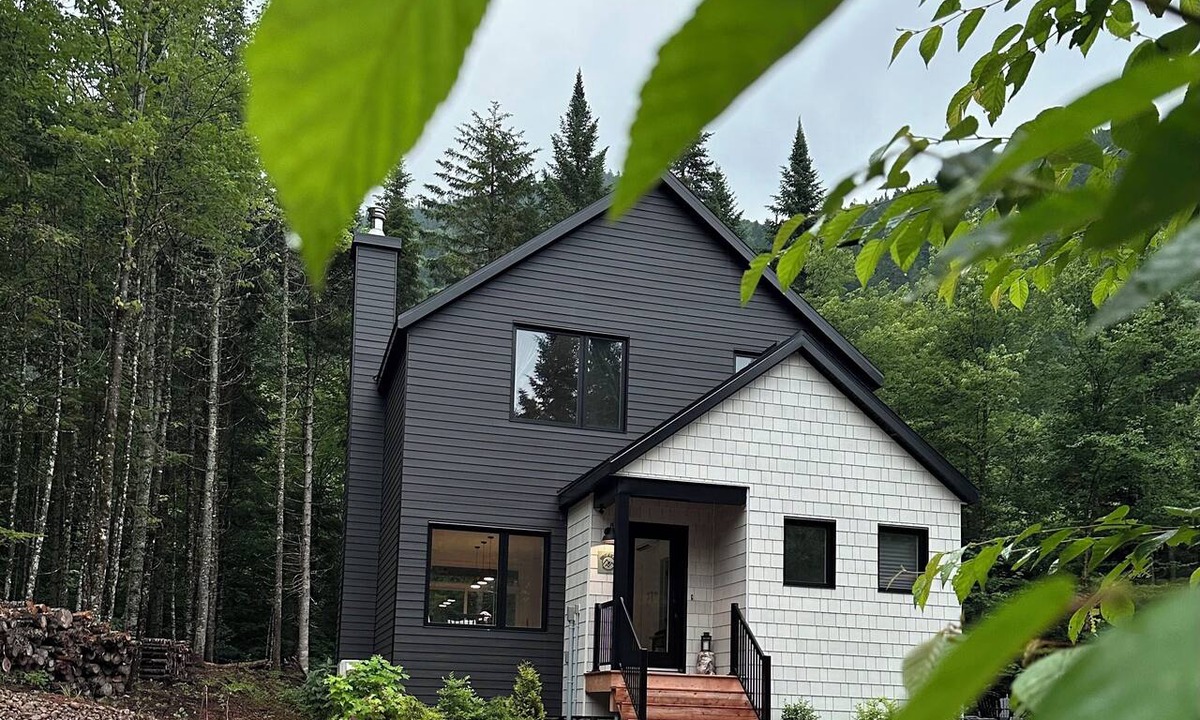 Saint-Raymond Ski Chalet | Modern chalet 2 minutes from the Bras-du-Nord Valley | Spa & Sauna