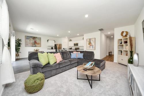 Northside House | Modern Comfort, Close to Everything
