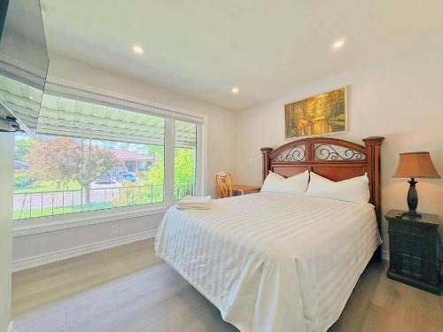 North York House | Modern Ensuite Rooms - Walk to Subway Station & Rogers Stadium