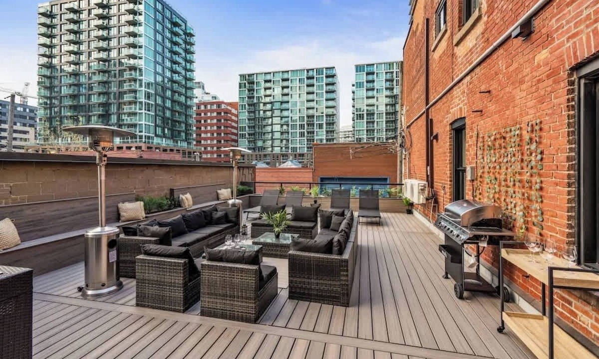 Griffintown Apartment | Modern Griffintown 3BR | Free Parking Patio