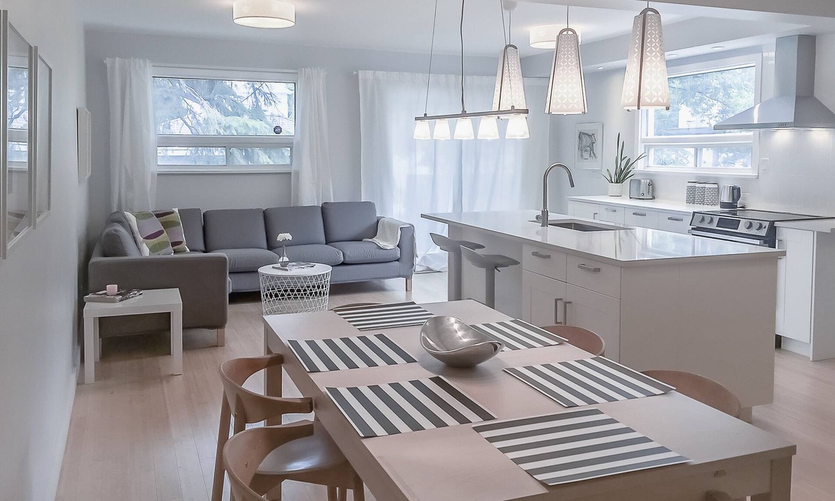 Tuxedo House | Modern Home In Central River Heights