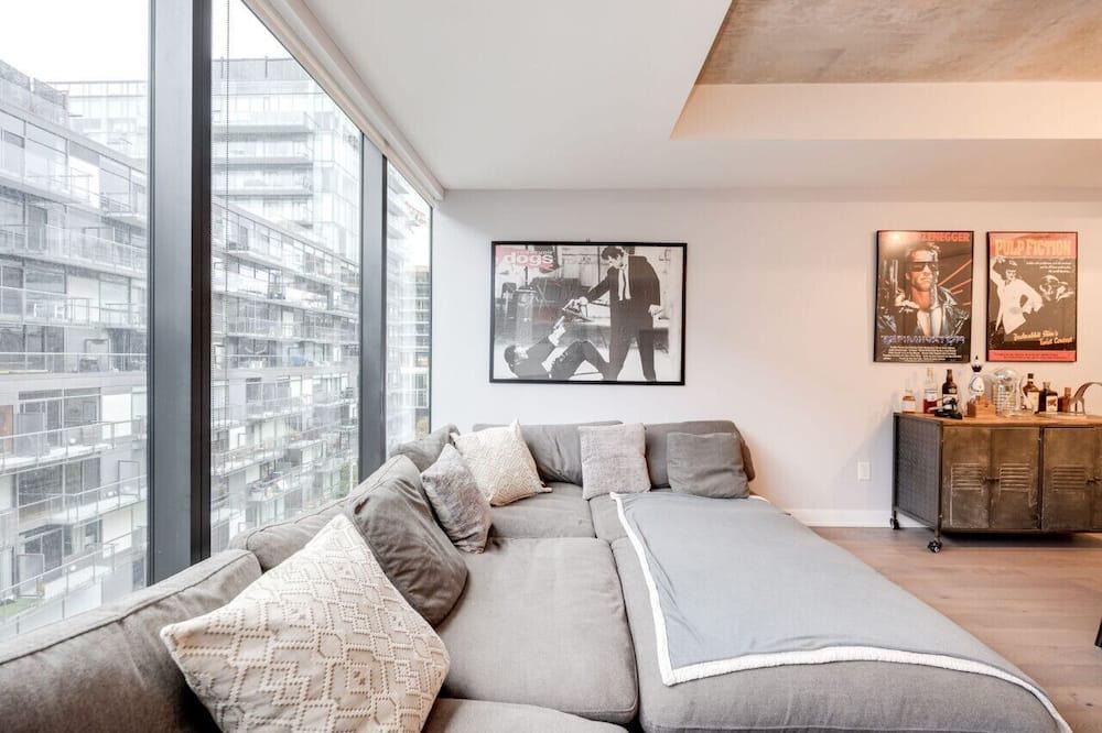 Wellington Place Condo | Modern Loft at Thompson Residences w/ Free Parking