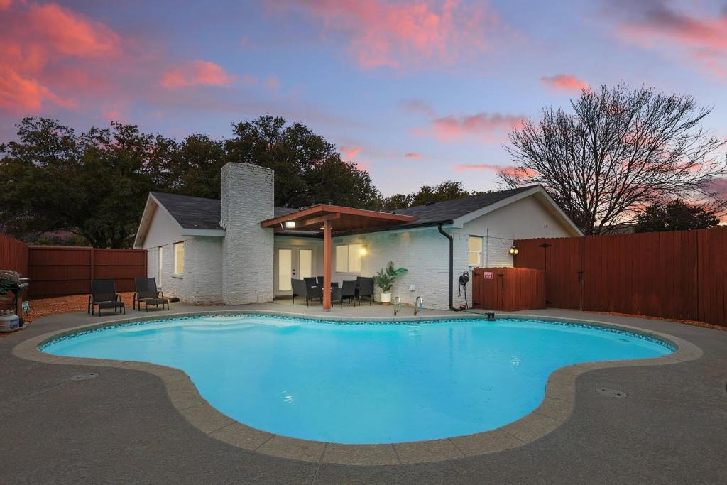 Plano House | Modern Luxury x Backyard Pool Retreat 4-BD 2-BA