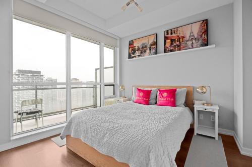 Yonge-Eglinton Apartment | Modern New 1 Bedroom & Den Condo with Balcony Dunfield Ave