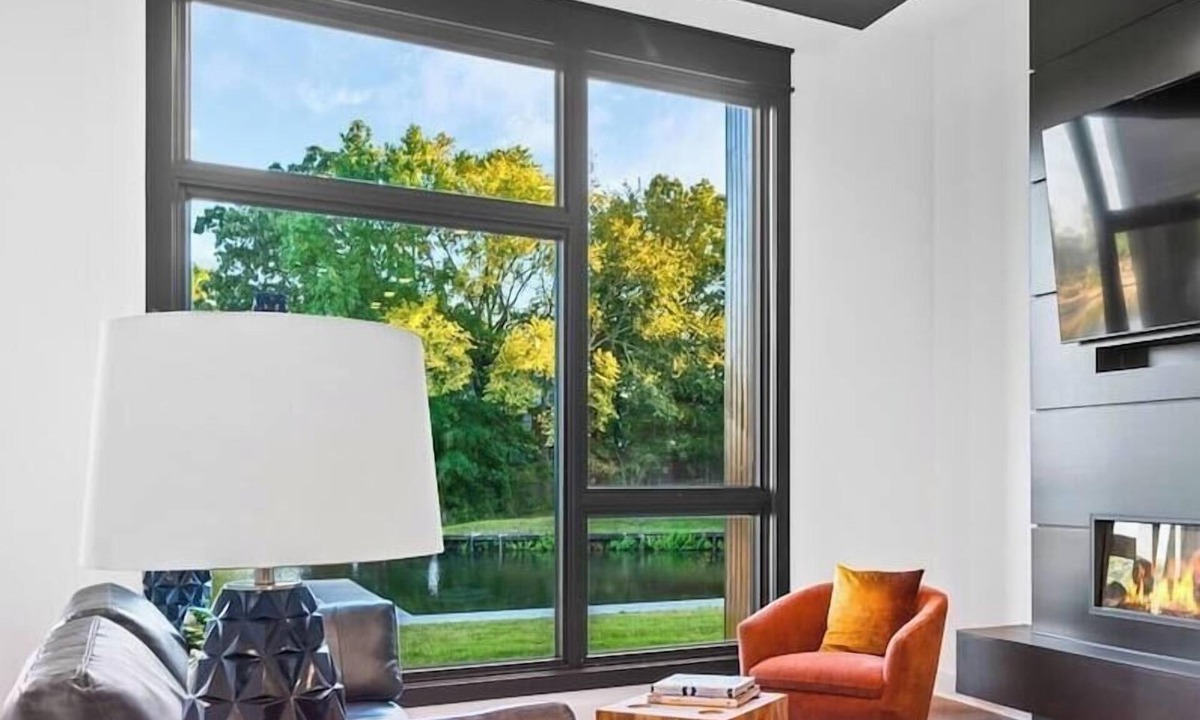 Piney House | Modern Retreat with Rooftop and Lake Access