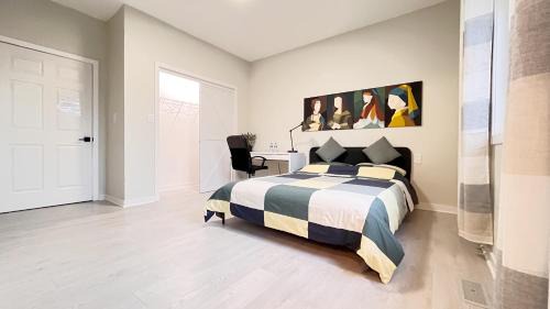 Newtonbrook House | Modern Room with En Suite Bath Yonge Finch Sub