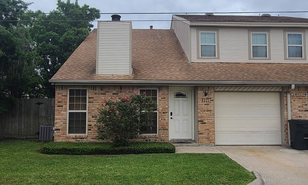 Beaumont House | Modern Secluded 2 BR 1.5 Bath
