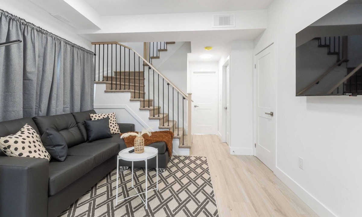 Niagara Falls Condo | Modern/Spacious 2-story 2-bedrm. Free on-site parking. Near all things Niagara!