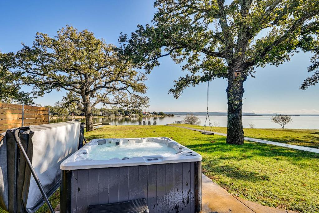 Tow House | Modern, Spacious! Lake Buchanan Retreat w/Hot Tub