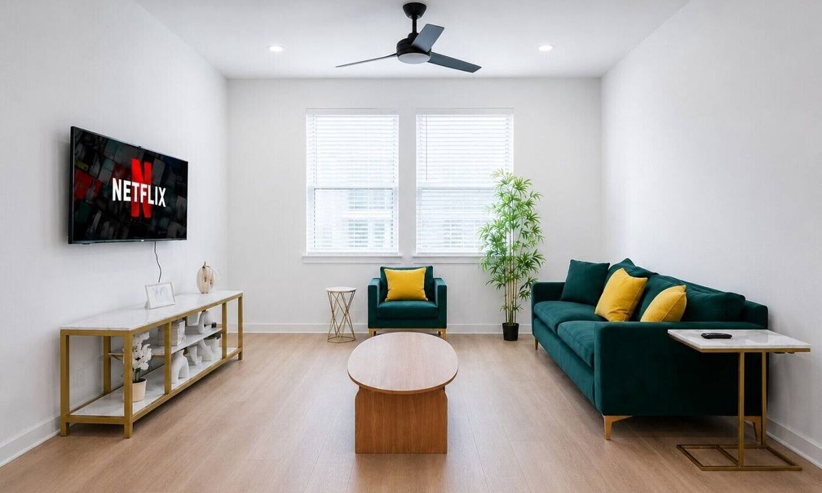 Sherman Apartment | Modern Stay WorkerFriendly Home w/Lndry GYM & Pool