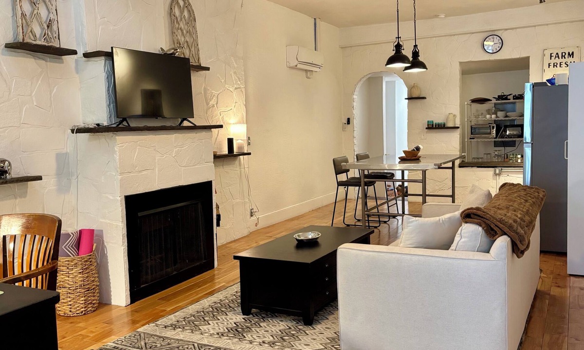 Geneva Apartment | Modern Studio APT in the Heart of Downtown Geneva