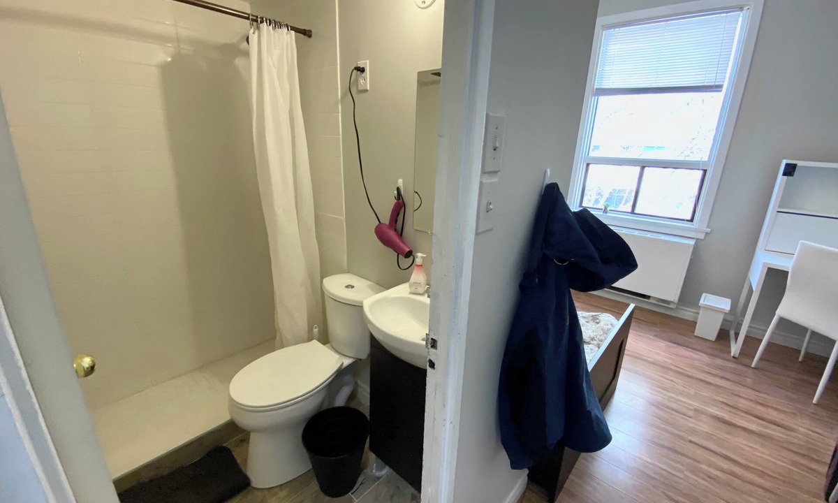Downtown Toronto House | Modern Studio in Downtown Toronto | Walk to U of T | Near FIFA 2026 Action