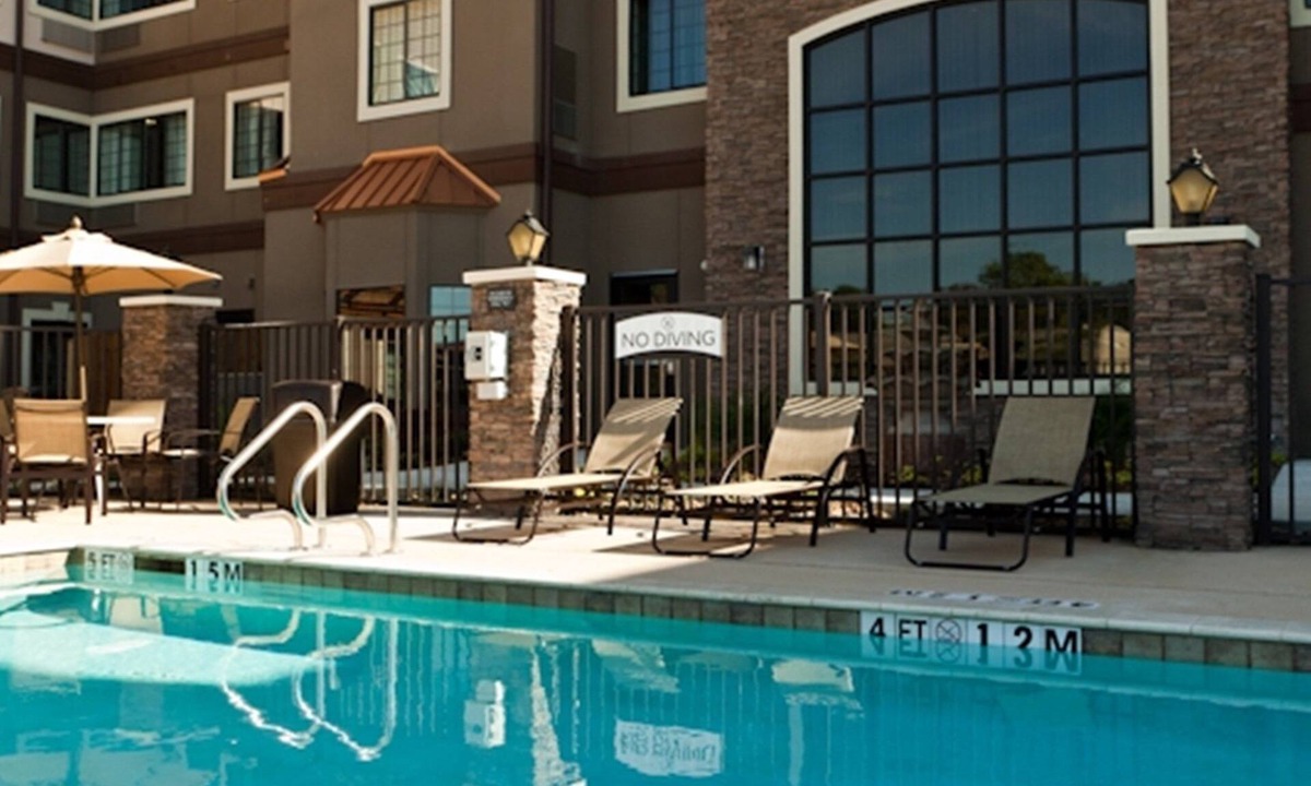 Aldine Apartment | Modern Suite | Free Breakfast Buffet + Outdoor Pool