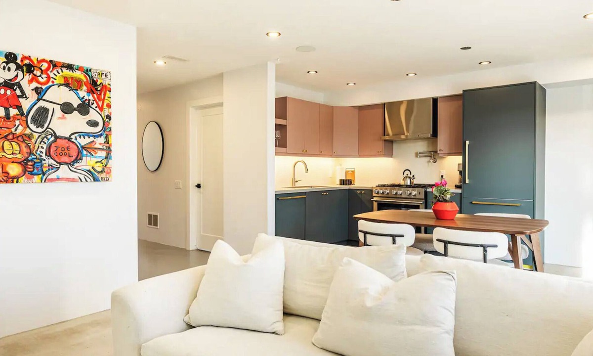 Mimico Apartment | Modern Toronto Residence by the Lake - 2BDR