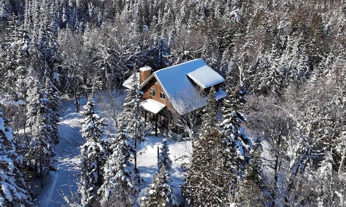 Saint-Faustin-Lac-Carre Ski Chalet | Mont Blanc ~ Le Grizzly ~ Games Room, Spa, Firepit, Hill