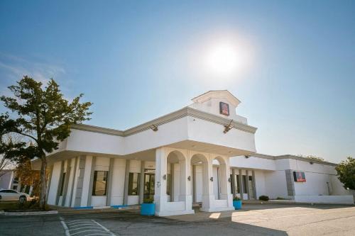 Sherman Hotel | Motel 6 Sherman, TX