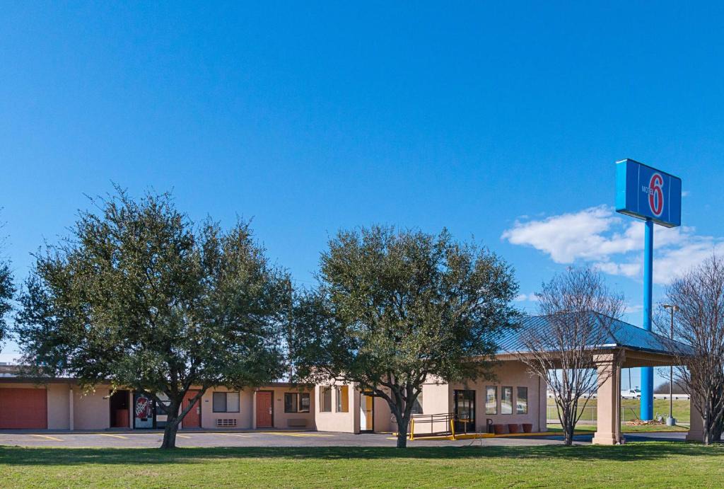Waco Hotel | Motel 6-Waco, TX