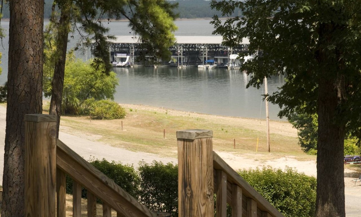 Mount Ida Hotel | Mountain Harbor Queen Guest Room on Lake Ouachita by RedAwning