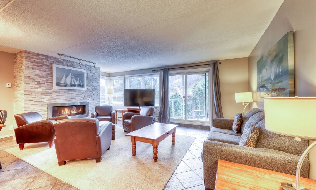 The Blue Mountains Condo | Mountain-side condo Cachet Crossing next to Slopes