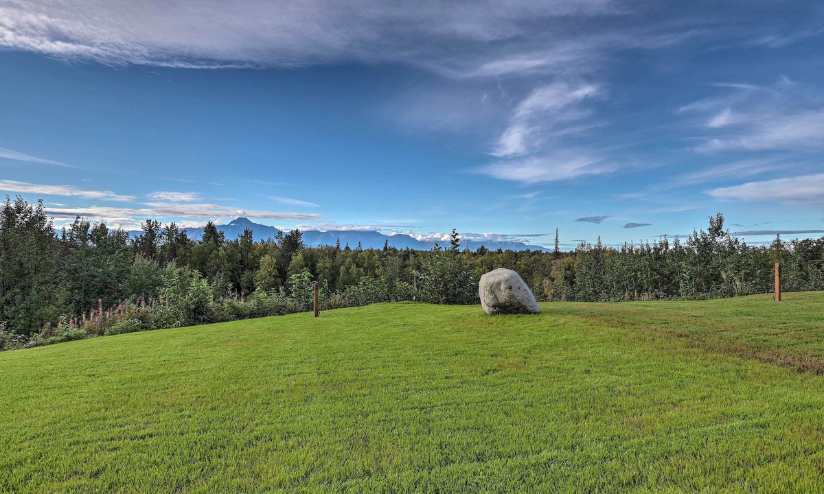 Buffalo Soapstone Cabin | Mountain-View Deck: Secluded Cottage in Palmer