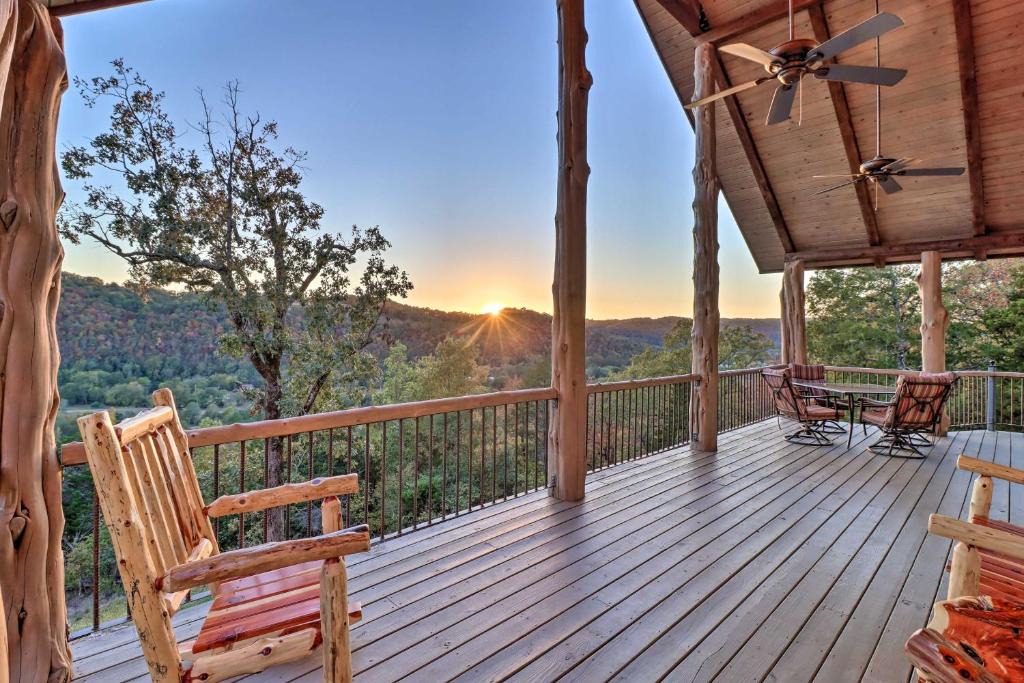 Mountain View House | Mountain View Hideaway w/Outdoor Fireplace!