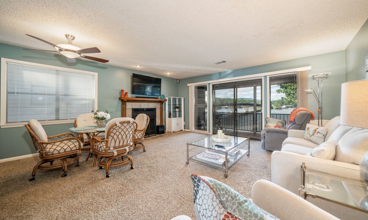 Rockwell Condo | NEW! 2/2 lakefront condo with spectacular views!