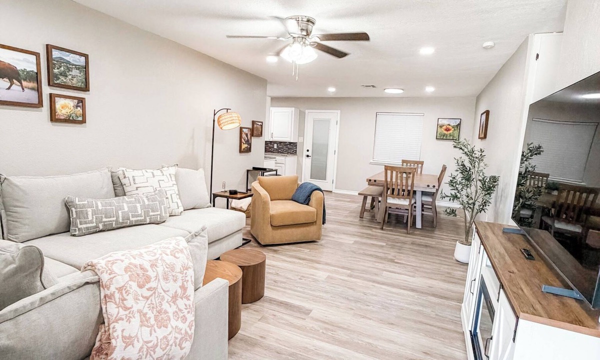 Cache House | New Clean Modern 4BR NR Lawton/Ft Sill
