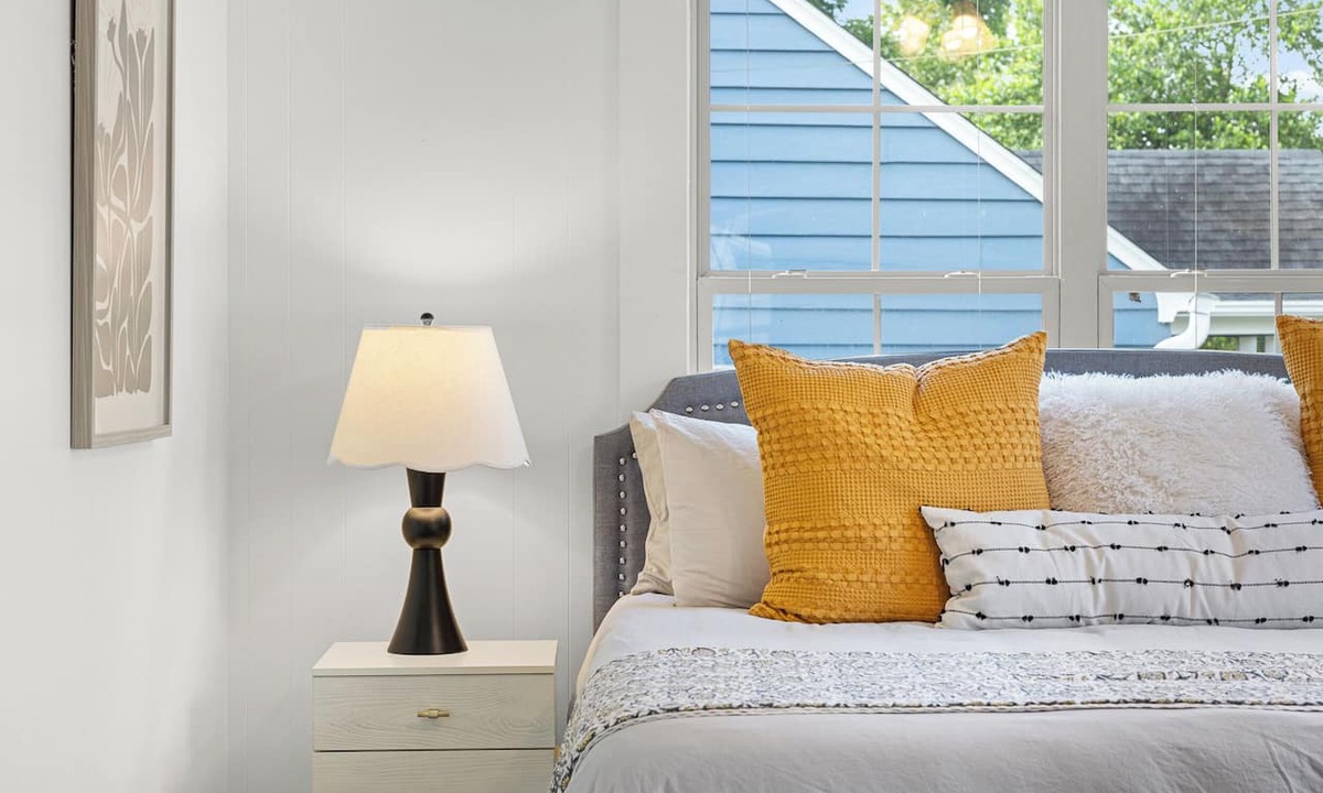 Brenham House | NEW! King Beds, Walk Downtown-Magnolia Cottage-