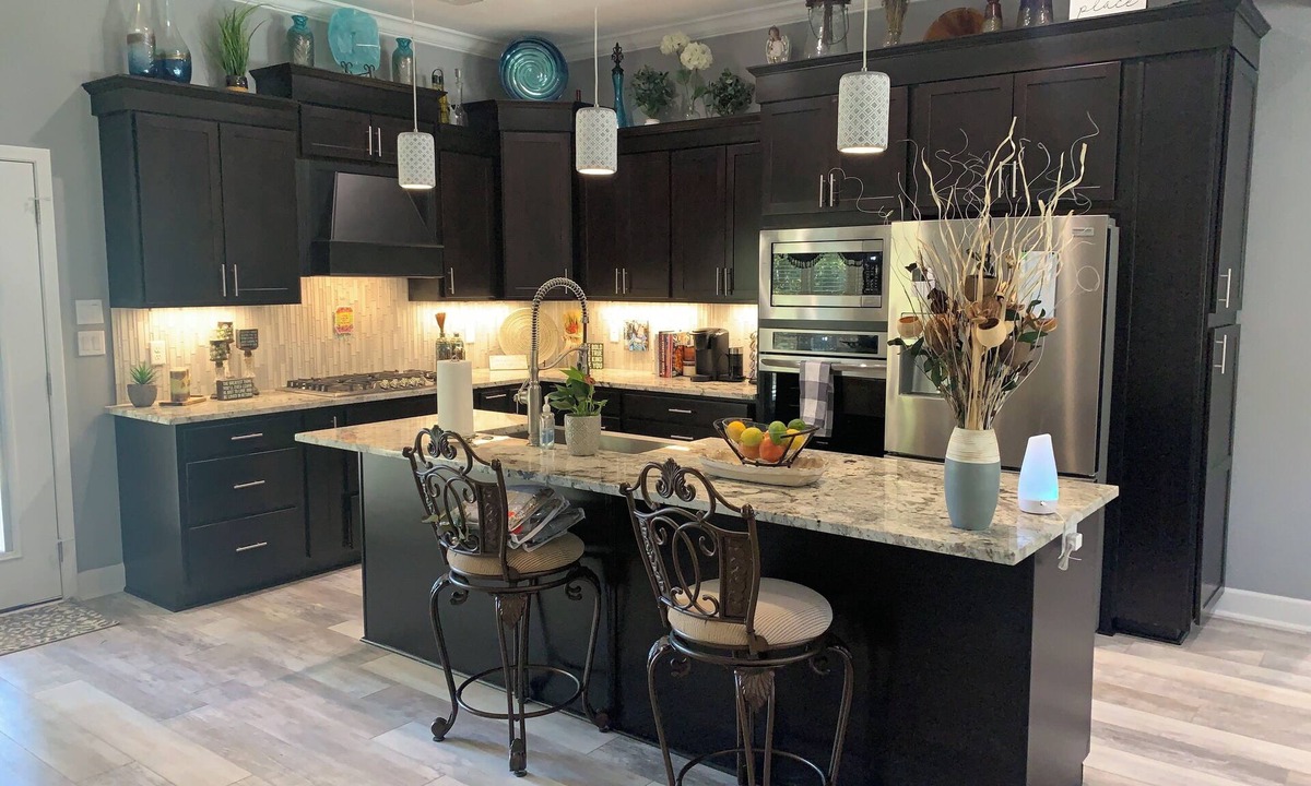 Jones Mills House | New Luxury 4BD House w/Hot Tub 5 mins from the Lake, Oaklawn & Shopping!